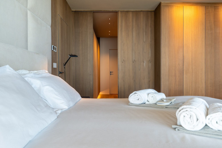 Double bedroom at Villa Belvedere with contemporary decor