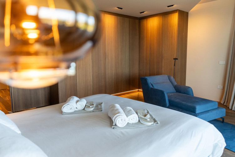 Double bedroom at Villa Belvedere with contemporary decor