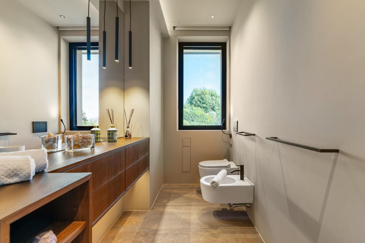 Family bathroom at Villa Belvedere with sink and modern fittings