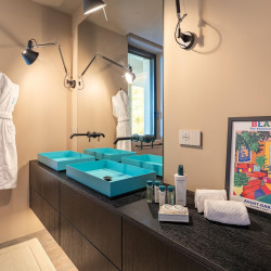 Bathroom with double sink at Villa Belvedere, Padenghe sul Garda