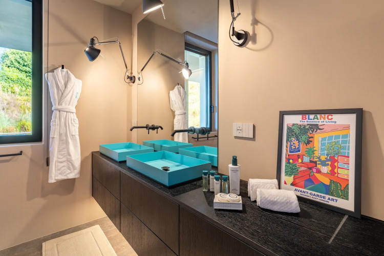 Bathroom with double sink at Villa Belvedere, Padenghe sul Garda