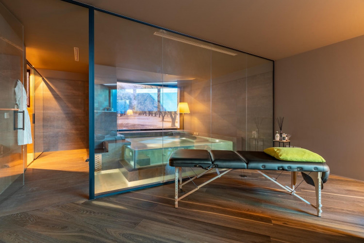 Wellness room at Villa Belvedere with relaxation beds and soft lighting