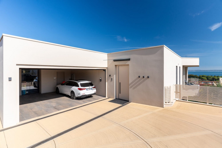 Garage at Villa Belvedere, Padenghe sul Garda