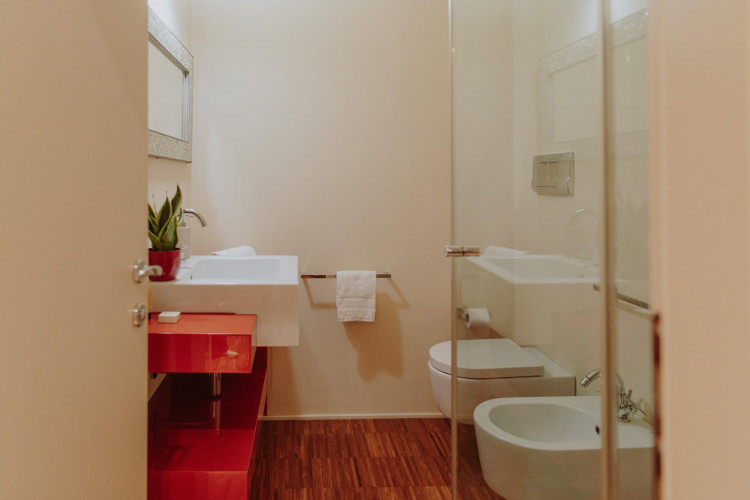 Guest toilet room at Villa Preone, Salò, Lake Garda
