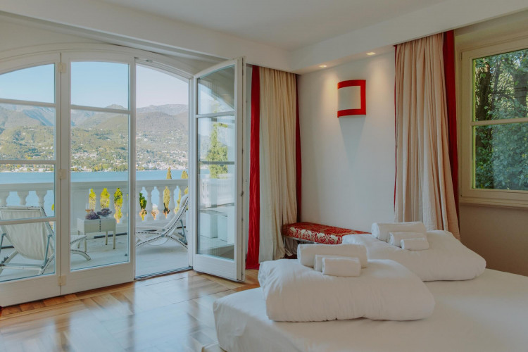 Premium bedroom suite at Villa Preone, Lake Garda