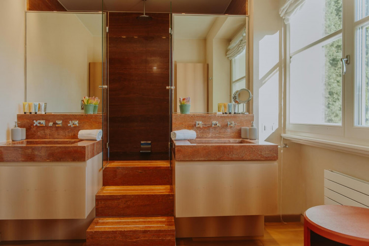 Luxury bathroom with red marble at Villa Preone, Salò