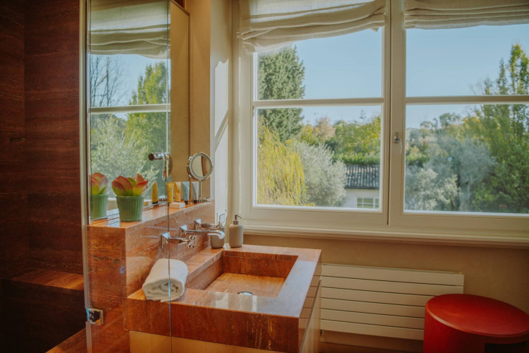 Stylish bathroom at Villa Preone, Salò