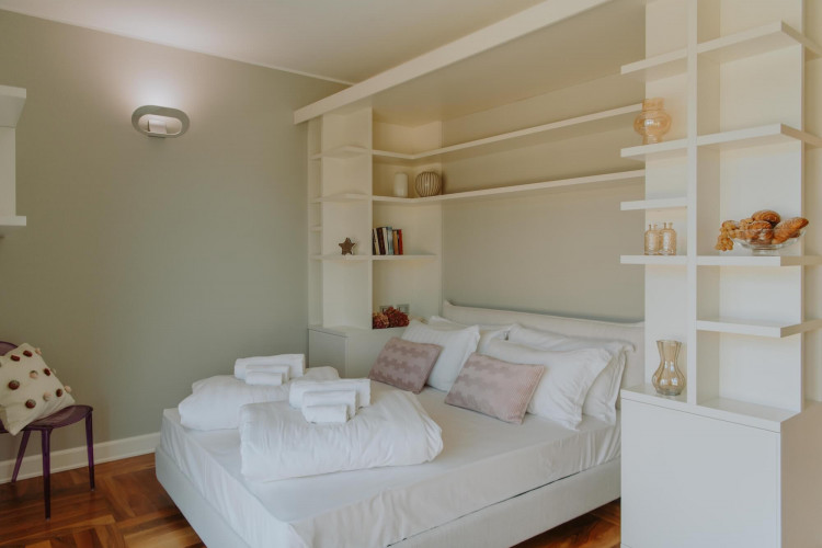 Spacious bedroom with modern design, Villa Preone, Lake Garda