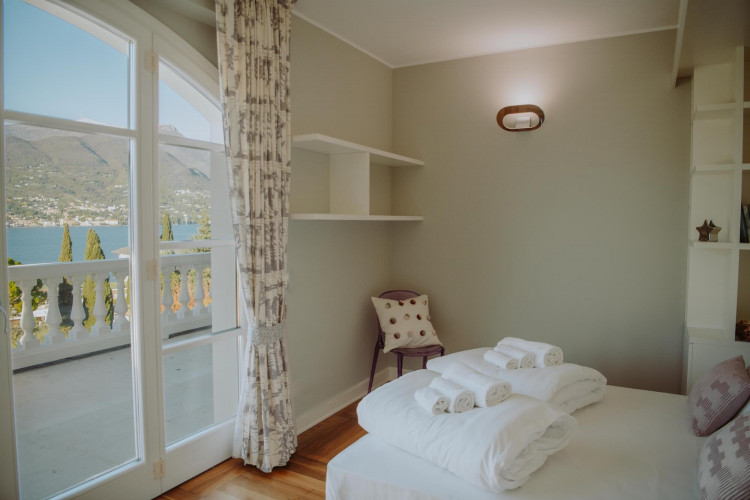 Luxury guest room at Villa Preone, Salò
