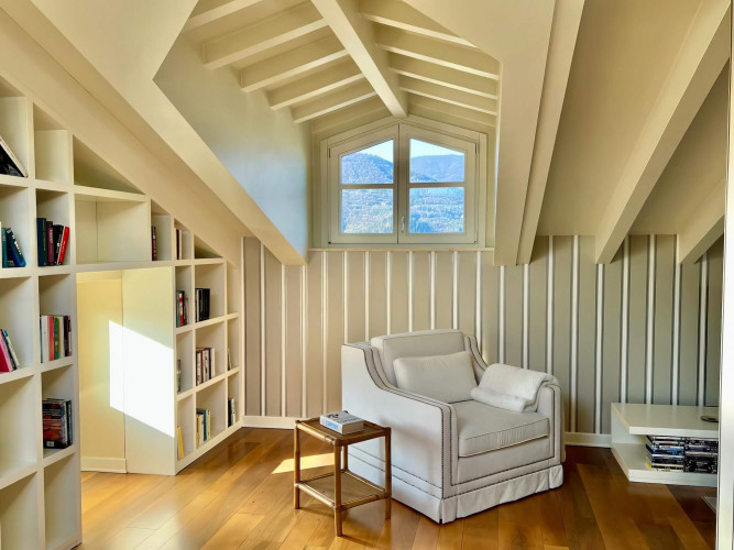 Elegant en-suite bedroom at Villa Preone, Lake Garda