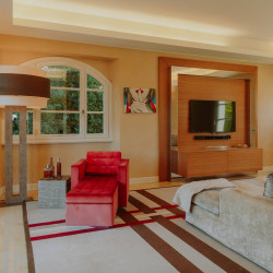 Spacious living room at Villa Preone, Salò, with modern furnishings